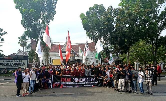 Gabungan Mahasiswa Kampar Gelar Unras Tolak UU Cipta Kerja dengan Tertib tanpa Anarkis