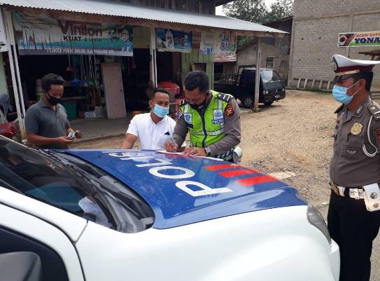 Kapolres Kuansing Himbau Pengguna Jalan Turut Berpartisipasi Wujudkan Kamseltibcarlantas serta Patuhi Prokes saat Berkendara