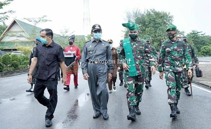 Kunker Waasater KASAD Ke Kodim 0314 Inhil Disambut Bupati Inhil HM. Wardan