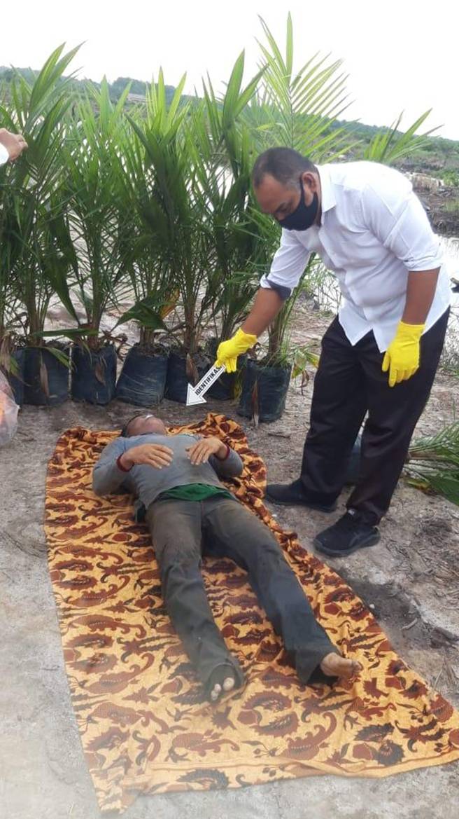 Penemuan Mayat Laki-laki di Sebuah Kanal Gegerkan Warga Desa Delik Pelalawan