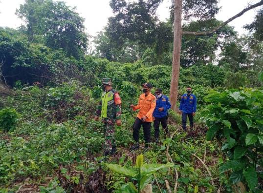 Babinsa Koramil 05/Rupat Pelda Edeng Kuswara  Melakukan Patroli di Kawasan Rawan Kebakaran