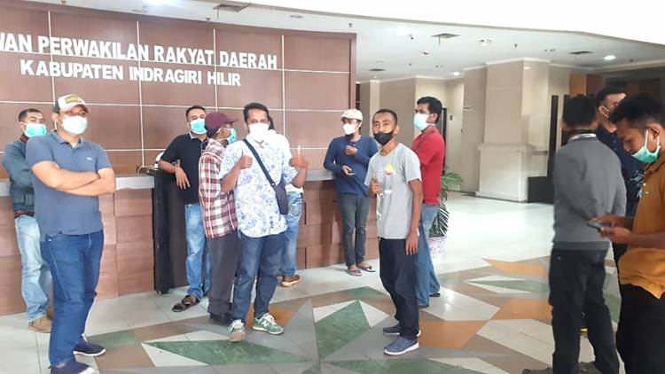 Sedih dan Kecewa Dirasakan Karyawan PT. ASI usai Gagal Temui Anggota DPRD Inhil untuk Adukan Nasibnya 