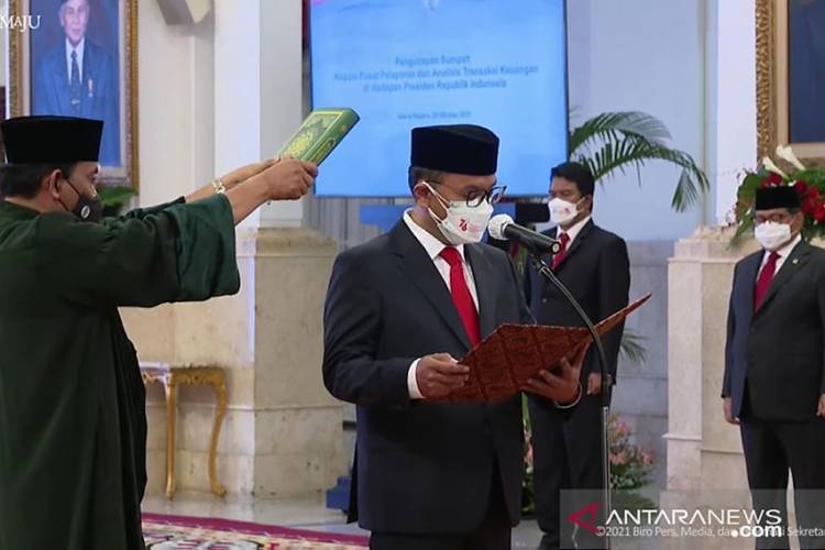 Ivan Yustiavandana Dilantik Presiden Menjadi Kepala PPATK 2021-2026, Ini Latar Belakangnya