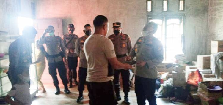Polres Rokan Hilir Beri Bantuan ke Personel yang Rumahnya Alami Kebakaran di Menggala KM 3