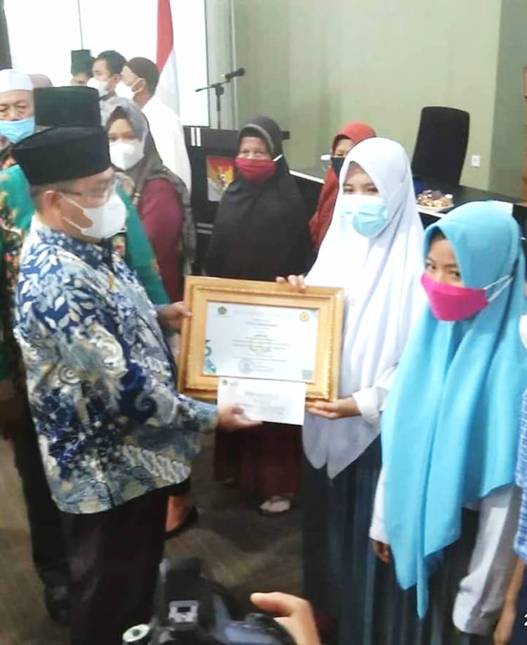 Siswi MA Al Syahni Desa Sungai Gantang Kab. Inhil Raih Juara III Kompetisi Sain Tingkat Provinsi Riau