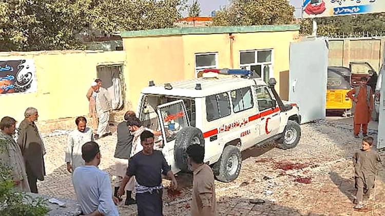 Ratusan Orang Afghanistan Jadi Korban Serangan Bom Bunuh Diri Saat Tengah Salat Jumat