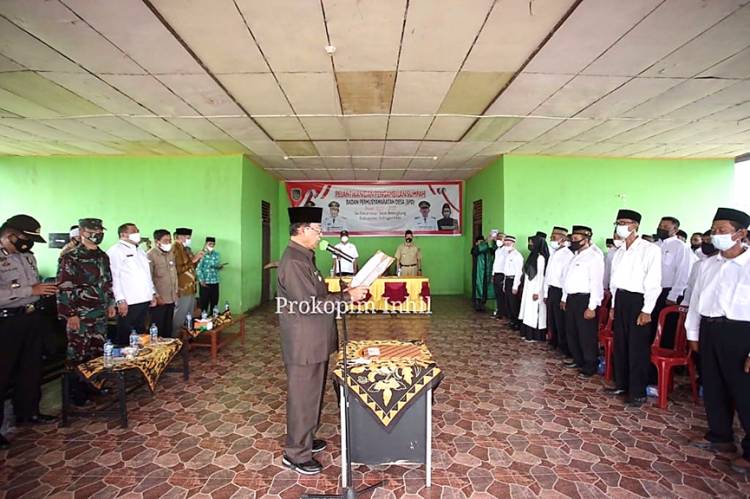 Lantik 65 BPD di Kec. Teluk Belengkong, Bupati Inhil Berpesan Jalankan Amanah dan Bekerja Rasional