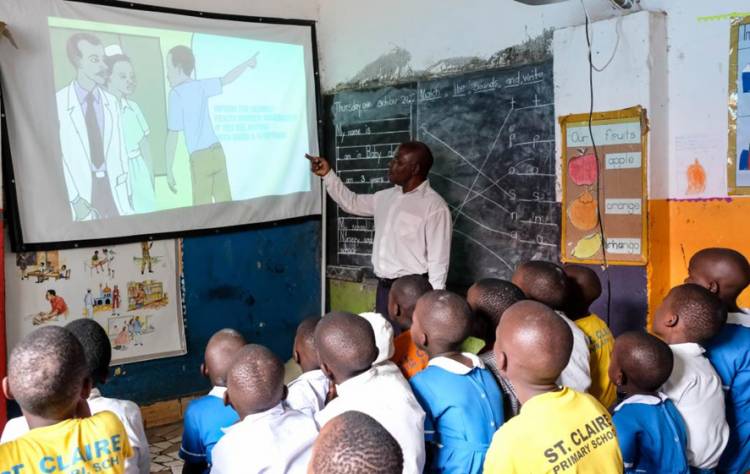 China Bantu 100.000 Orang di Pedesaan Uganda Dapat Mengakses TV Satelit