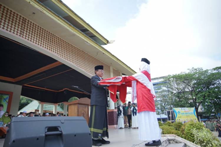 Bupati Inhil HM. Wardan Jadi Inspektur Upacara Hari Santri Nasional Tahun 2022