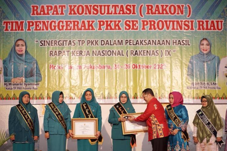 Bunda PAUD Inhil Terima Penghargaan Apresiasi Bunda PAUD Tingkat Nasional Tahun 2021 