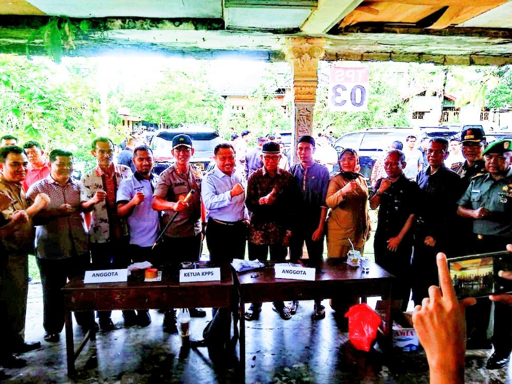Bupati Kampar Bersama Kapolres Tinjau Pelaksanaan Pilkades Serentak disejumlah TPS
