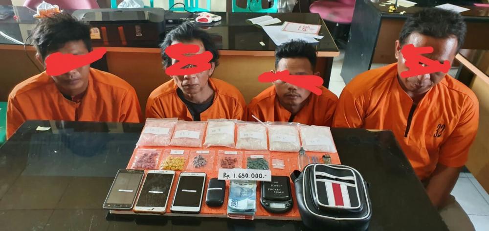 Polres Inhil Mengamankan Empat Pria, Diduga Tindak Pidana Narkotika Jenis Shabu 572 Gram dan Extacy 176 Butir  