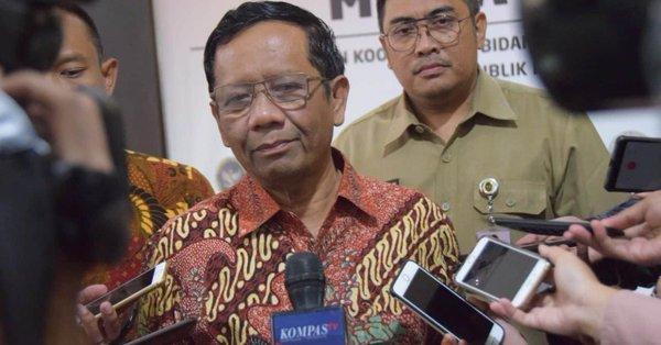 Damai Hari Lubis ;Keanehan Pencekalan Habib Rizieq,Tuding Mahfud MD Terlibat