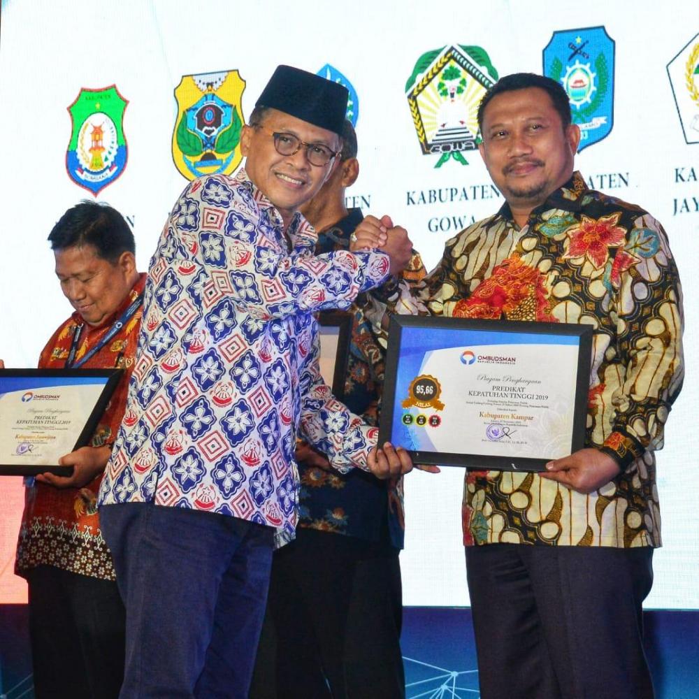 Kampar Terima Penganugerahan Prediket  Kepatuhan Standar Pelayanan Publik Tahun 2019 