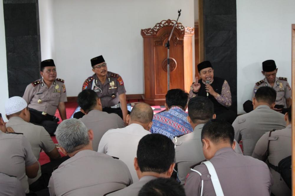 Bag Sumda Polres Banjar Gelar Pengajian dalam rangka pembinaan rohani dan mental bagi anggota
