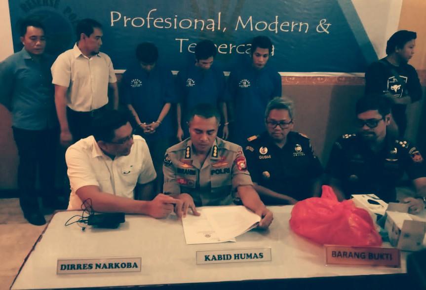 Barang Haram Disembunyiksn Dalam Tubuh "Dubur"