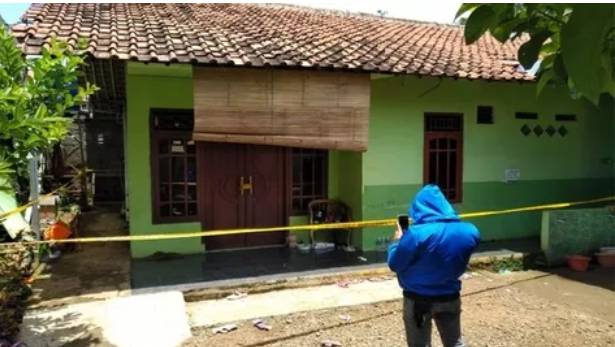 Diduga Korban Pembunuhan,Guru Ngaji Tewas Tampa Busana Didalam Sumur Rumahnya