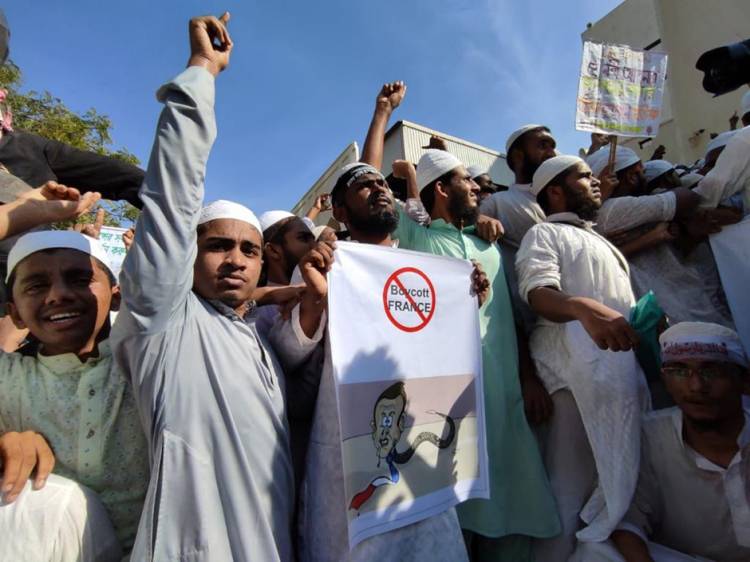 Unggah Konten yang Dianggap dapat Memicu Kerusuhan Komunal, Singapura Usir 15 Warga Bangladesh