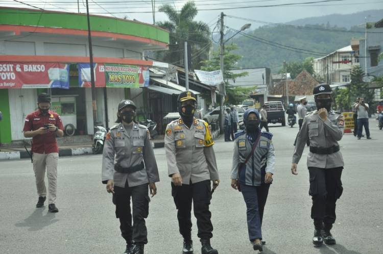 Kembali, Kapolres Banjar Operasi Yustisi Secara Mobile Berjalan Kaki di Sepanjang Jalan Letjen Suwarto Kota Banjar