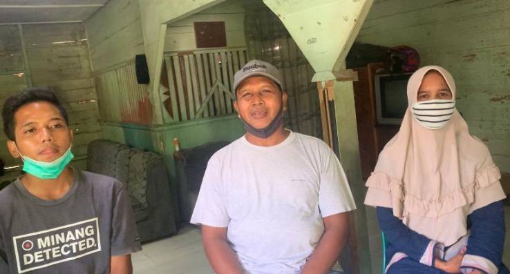 Mengharukan, Anak Buruh Penderes Karet di Kuansing Lulus Menjadi Anggota Polri