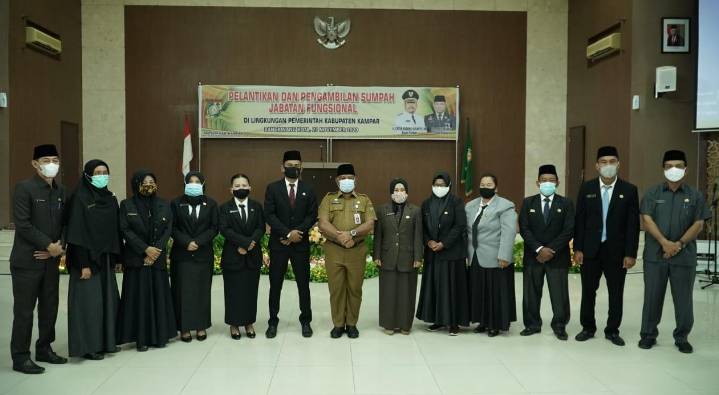 33 ASN Fungsional dengan 8 Macam Bidang Tugas Dilantik dan Diambil Sumpahnya