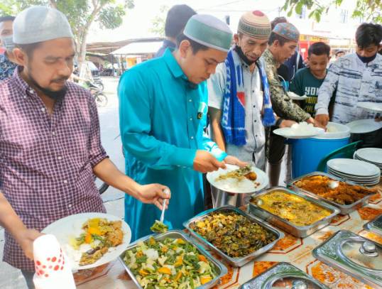 Kegiatan Jumat Berkah Polres Kampar, Sediakan Makan Siang bagi Mahasiswa dan Masyarakat