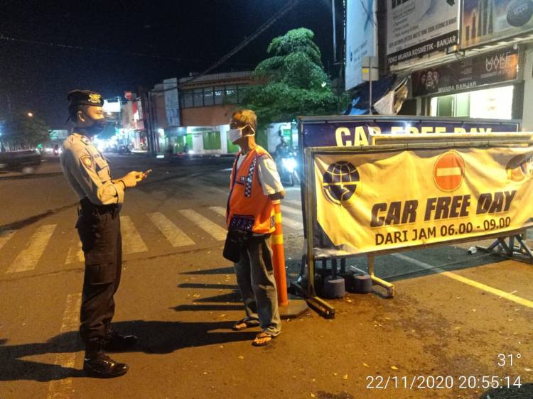 Datangi Juru Parkir, Personel Patroli Polres Banjar Sampaikan Imbauan ini