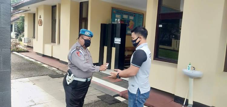 Penerapan Protokol Kesehatan di Polsek Banjar 