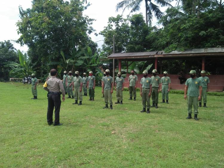 Linmas Batulawang Dilatih Kesiapsiagaan oleh Bhabinkamtibmas Polres Banjar