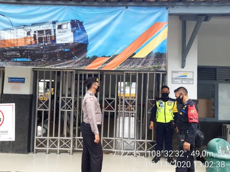 Patroli Polres Banjar Sampaikan Imabuan Protokol Kesehatan Kepada Polsuska dan Security
