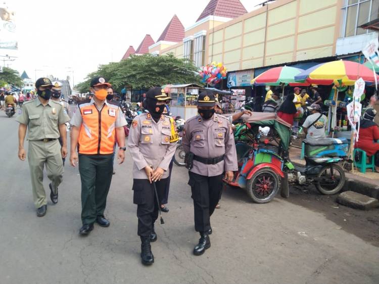 Kembali, Kapolres Banjar Datangi Pasar Langensari Datangi Juru Parkir Sampaikan Imbauan Prokes