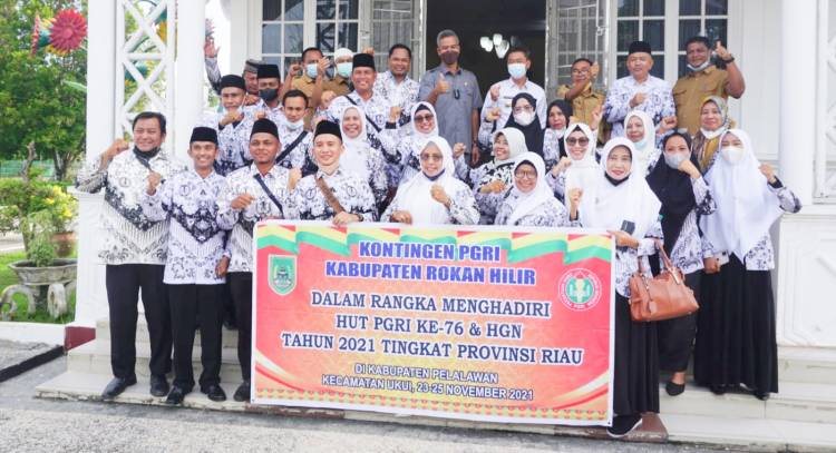 Lepas Kontingen PGRI ke Pelalawan, Bupati  Yakin PGRI Rohil Harumkan Nama Daerah