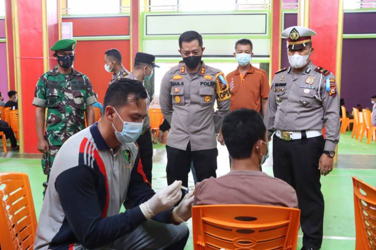 Kapolres Inhil Tinjau Vaksinasi Tahap I dan II Masyarakat Batang Tuaka 