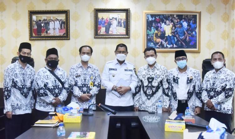 Wabup Inhil H. Syamsuddin Uti Terima Kunjungan Pengurus PGRI Periode 2020-2025