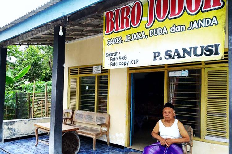 Cerita Kakek Sanusi 79 Tahun, Dari Marbot Masjid Alih Profesi ke Usaha Biro Jodoh