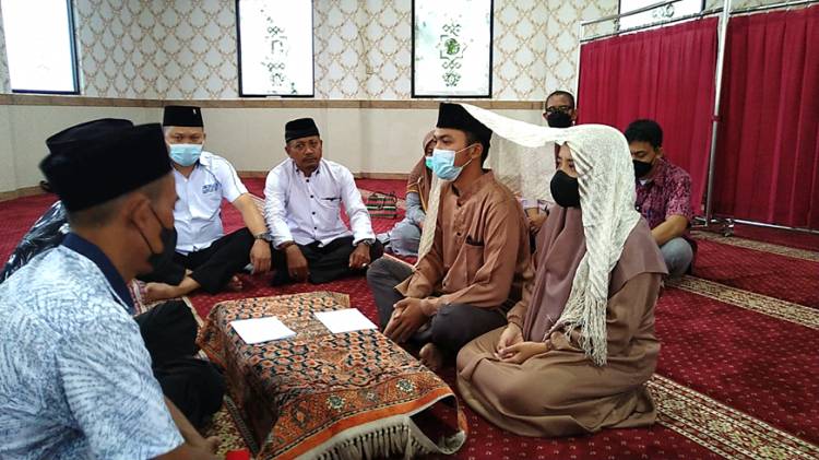 Menikah dalam Tahanan, Pemuda Ini Berjanji Akan Mencari Nafkah yang Halal Setelah Bebas