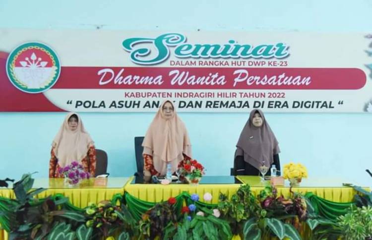Sempena HUT ke-23, Ketua DWP Inhil Buka Seminar Pola Asuh Anak dan Remaja di Era digital