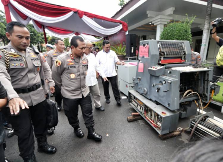 Polda Jatim Bongkar Sindikat Produsen dan Pengedar Uang Palsu