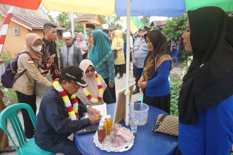 Bupati Inhil Apresiasi Kegiatan Dasa Wisma Kamboja Kelurahan Kuala Lahang Kecamatan Gaung