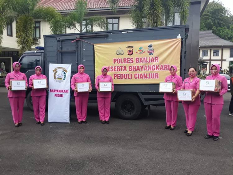 Polres Banjar Beserta Bhayangkari Berikan Bantuan Buat Korban Gempa Cianjur
