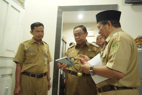 Bupati Inhil Lakukan Peninjauan Di DPMD dan Disdik