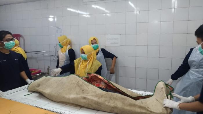Warga Heboh Penemuan Seorang Pria Gantung Diri di Pohon Mangga