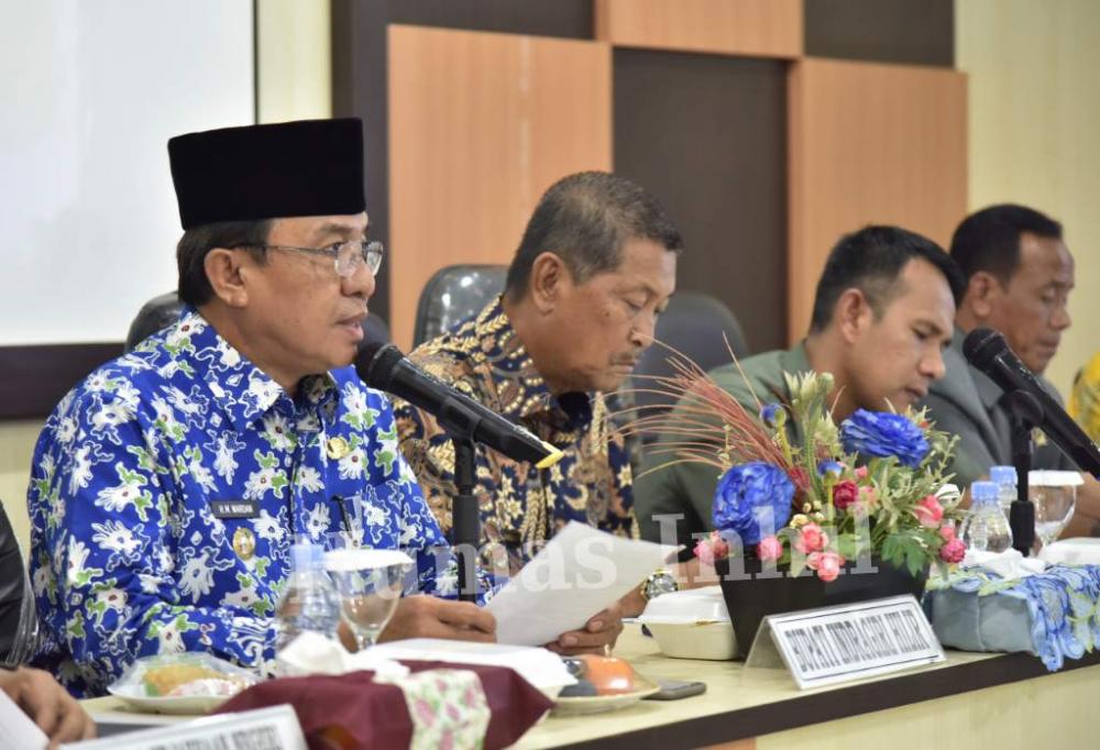 BUPATI HM. WARDAN PIMPIN RAKOOR PEJABAT PEMERINTAH DALAM RANGKA  MENYAMBUT NATAL DAN TAHUN BARU SERTA ISU-ISU AKTUAL. 