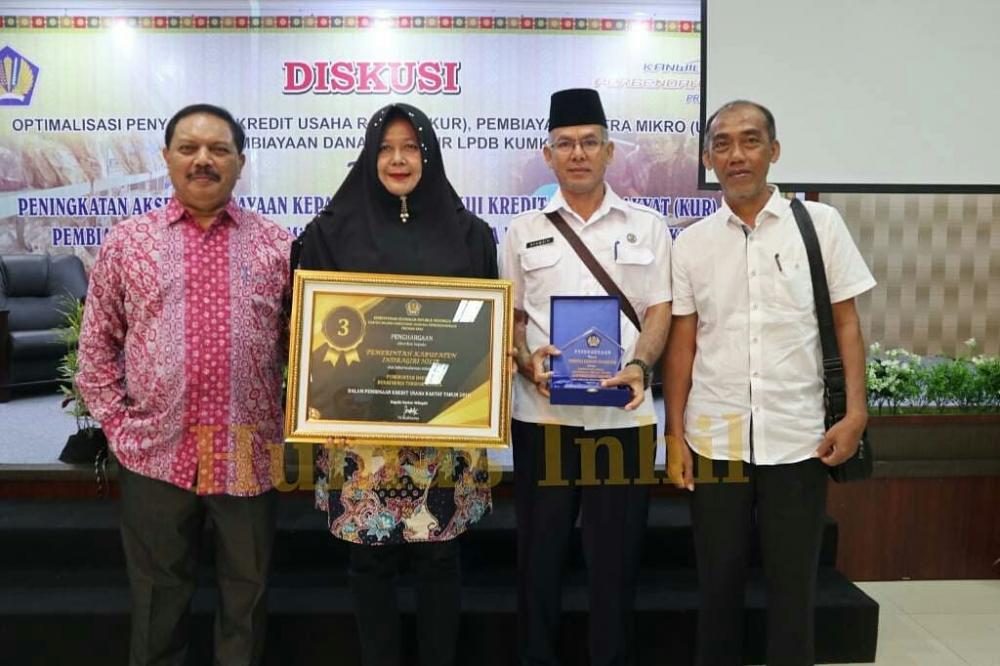 Inhil Dinobatkan Sebagai Kabupaten Dengan Pembinaan KUR Terbaik