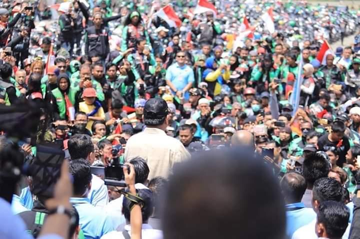 Ribuan Ojol dari Komunitas Indonesia Di Temui Prabowo dan Titiek Soeharto di Sentul