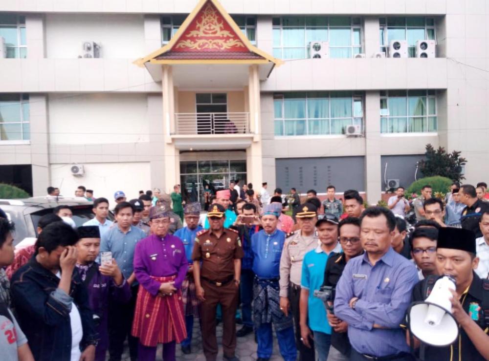 Bupati Inhil Jamin Kerjasama Media 2018 Dibayarkan Tahun Berikutnya