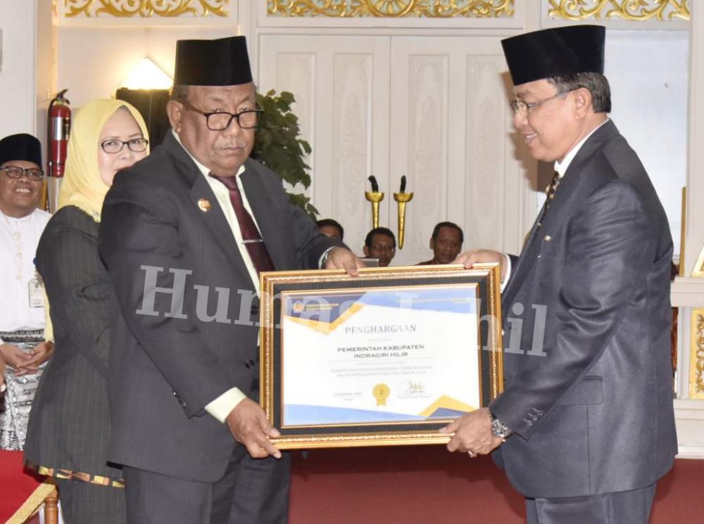 PEMKAB INHIL KEMBALI MENERIMA PENGHARGAAN SEBAGAI DAERAH BERKINERJA TERBAIK KE-2 DALAM PENYALURAN DANA DESA TH 2018