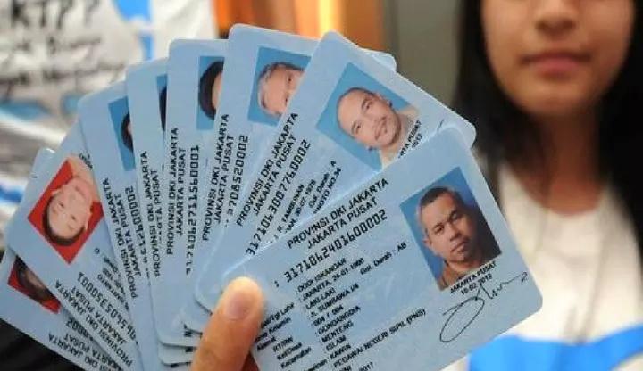 Warga Duren Sawit Temukan Sekarung E-KTP