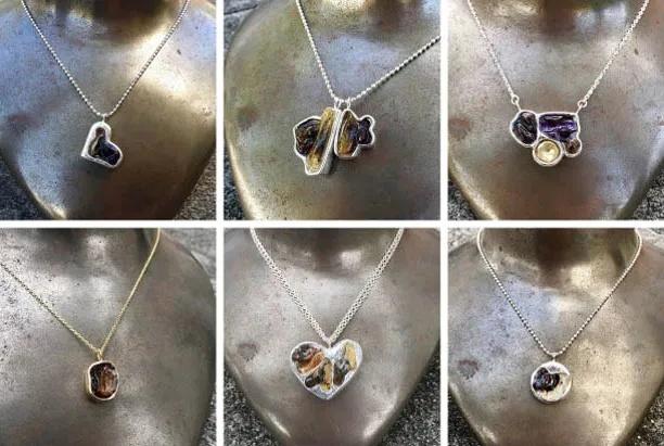 Liontin Kalung Ini Terbuat dari Tali Pusar Bayi, Mau Coba?