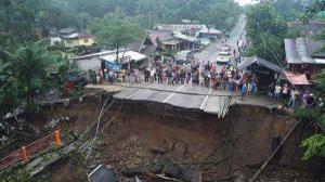 Putusnya Jembatan di Kayu Tanam, Inilah Jalan Alternatif Pekanbaru-Padang